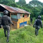 Policía Nacional apresa en Los Guaricanos a prófugo por homicidio en Puerto Plata y desmantela puntos de drogas durante operativos preventivos