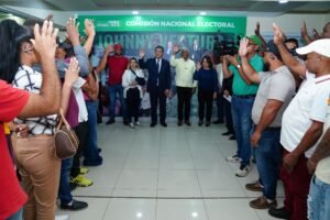 Otro dirigente del PRM pasa a la FP: se suma Pedro Alejandro Aguirre, exdiputado por 4 períodos y 3 veces alcalde