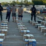 Entidades anti drogas arrestana 3 hombres con unncargamento de 1.5 toneladas se presume Cocaína