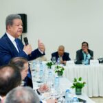 Leonel se reúne con industriales y comerciantes en Santiago, iniciando así agenda de 3 días en la provincia