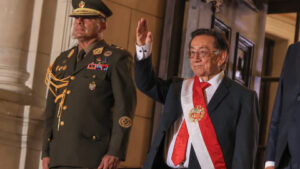 El nuevo presidente de Perú se declara independiente y dice que no tiene partido político