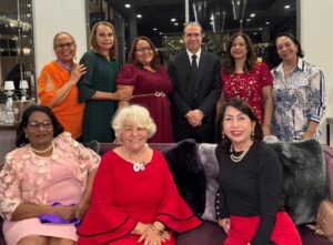 Por San Valentín, Jeanis de García, esposa de Francisco Javier comparte ameno encuentro con damas dirigentes y amigas