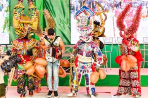 Carnaval de Santiago cierra su segundo domingo a golpe de música y Lechón