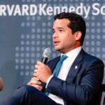Omar Fernández continúa su agenda internacional; expone en Harvard sobre desafíos de RD