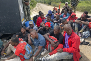 Ejército detiene a 37 nacionales haitianos indocumentados que eran guiados por dos ciudadanos dominicanos en Dajabón
