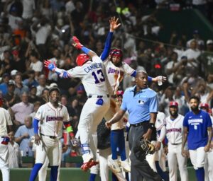 Equipo de República Dominicana estremece el estadio Quisqueya, derrota a los Tigres de Detroit