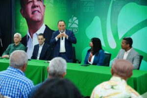 Radhamés Jiménez dice que el PRM es una “plaga” y cuestiona que con petróleo más barato no bajaran los combustibles