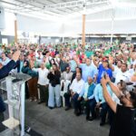 Leonel Fernández juramenta en la FP al exgobernador de Hermanas Mirabal y dirigentes del PRM y PLD