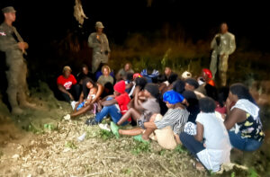 Ejército intercepta a 28 migrantes haitianos en Montecristi