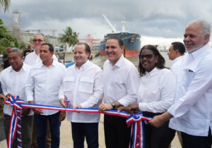 Paliza y Jean Luis Rodríguez inauguran muelle pesquero en Haina; suman 19 entregados por APORDOM