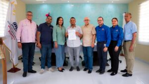 TNR entrega bonos a 17 productores de Bahoruco e Independencia para tecnificar