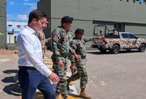 Senador de USA visita la frontera, dice RD es el «mejor amigo» de su país