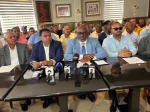 Transportistas anuncian mantendrán precios de pasajes pese alza de los combustibles