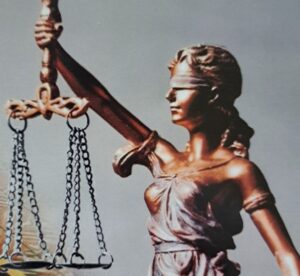 Imponen diez años de prisión por tráfico de drogas para extranjera y jardinero de aeropuerto