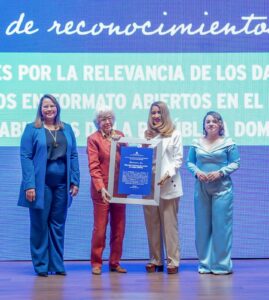 Reconocen a la DNCD por transparencia y libre acceso a la información pública