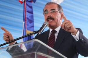 “El Gobierno debe asumir el sacrificio”: Danilo Medina rechaza cargar crisis al pueblo