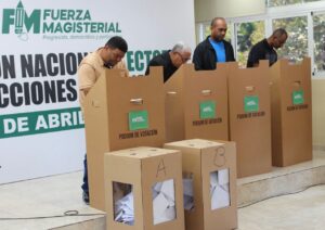 Observadores destacan alto nivel de organización en elecciones de maestros de la Fuerza del Pueblo