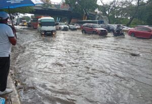 DIGESETT informa sobre acumulación de agua en Autopista de Las Américas
