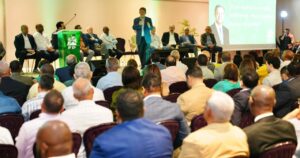 Leonel Fernández continúa este fin de semana jornadas internas de trabajo de la Fuerza del Pueblo