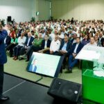 Leonel Fernández encabeza asambleas regionales de la Dirección Central de FP en San Cristóbal y Santiago