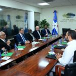 Leonel conversa con funcionario del Gobierno ante impacto de crisis global