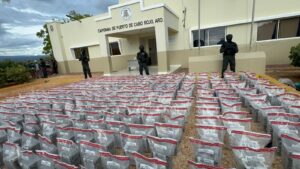 Autoridades incautan l.6 toleladas de presunta cocaína