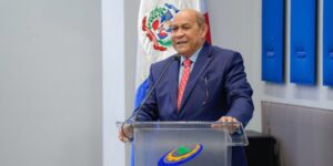 Sobre reforma educativa Santos explica primero se modificarán las leyes y luego la transformación