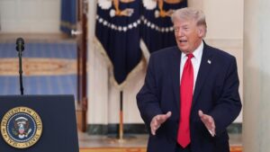 Mandatario estadounidense amenaza con ofensiva mayor si falla acuerdo con Irán