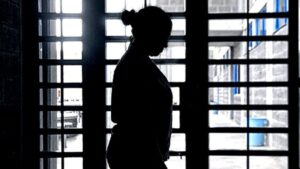 En La Altagracia detienen haitiana acusada de quemar y golpear a su hijo de 10 años