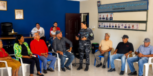 Coronel Ana Jiménez Cruceta fortalece acercamiento con comunitarios de Villa Fundación
