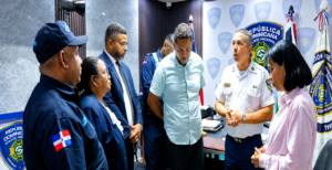 Policía Nacional recibe hombre acusado de delitos de alta tecnología