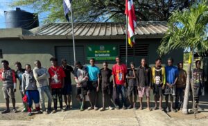 Ejército detiene grupo de indocumentados haitianos que intentaban evadir puesto de chequeo en Montecristi