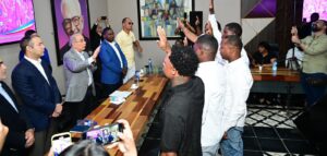 Danilo Medina: “La historia la tiene el PLD”, juramenta exdirigentes del PRM 