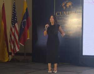 Conferencista venezolana Viviana Diez resalta el amor propio como la clave para alcanzar el éxito y la plenitud personal