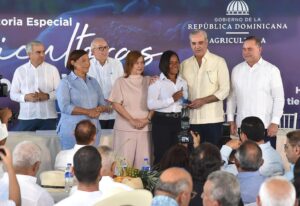 Reconocen a 15 productoras agrícolas por sus aportes al desarrollo del sector agropecuario nacional.