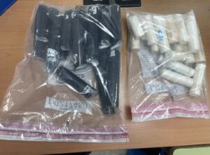 La DNCD descubre dos maletas con los tubos llenos de sustancia que se presume es cocaína