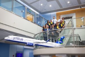 Exitosa práctica internacional de Tripulantes VIP en la “Universidad de JetBlue” en Orlando, Florida