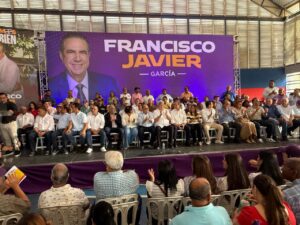 Francisco Javier García moviliza multitud en Santiago y fortalece su proyecto presidencial