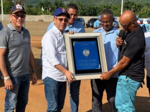 Maimón dedica torneo de softbol al administrador general del INAVI