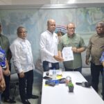 Diputado Rafael Castillo encabeza comisión de la FP que visita y escucha a comerciantes del Mercado de Los Mina, SDE