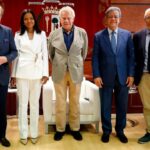 Expresidentes Leonel Fernández y Felipe González alertan sobre “caos mundial”