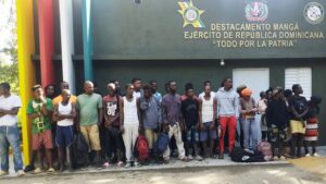 Ejército detiene a 55 haitianos indocumentados en dos operativos realizados en Guayubín