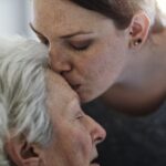 ¿Por qué algunos pacientes recuperan la lucidez antes de morir? Neuróloga dominicana lo explica
