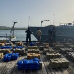 DNCD intercepta lancha con 1,743 paquetes de drogas, apresan dos hombres
