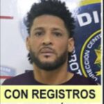 Policía apresa y envía a la justicia a“El Bombi”, quien fue captado en cámara de video tras arrebatar celular al comunicador Ricardo Ripoll en Bella Vista, Distrito Nacional