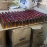 Policía Nacional desmantela fábrica clandestina de bebidas adulteradas; ocupa más de 1,300 botellas, maquinaria, alcohol, cigarrillos y un vehículo en Los Alcarrizos