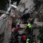 Colapsan varios edificios y casas en Venezuela tras terremoto de 7.1, reportan heridos