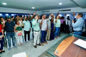 Gobierno aprobó reforma en tiempo récord para golpear al pueblo y seguir pagando botellas, afirma Radhamés Jiménez