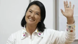 Keiko Fujimori gana la presidencia de Perú, al cierre del escrutinio de segunda vuelta