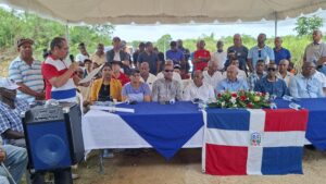 Funcionarios del Palacio Nacional se reúnen con adquirientes de solares en SDE